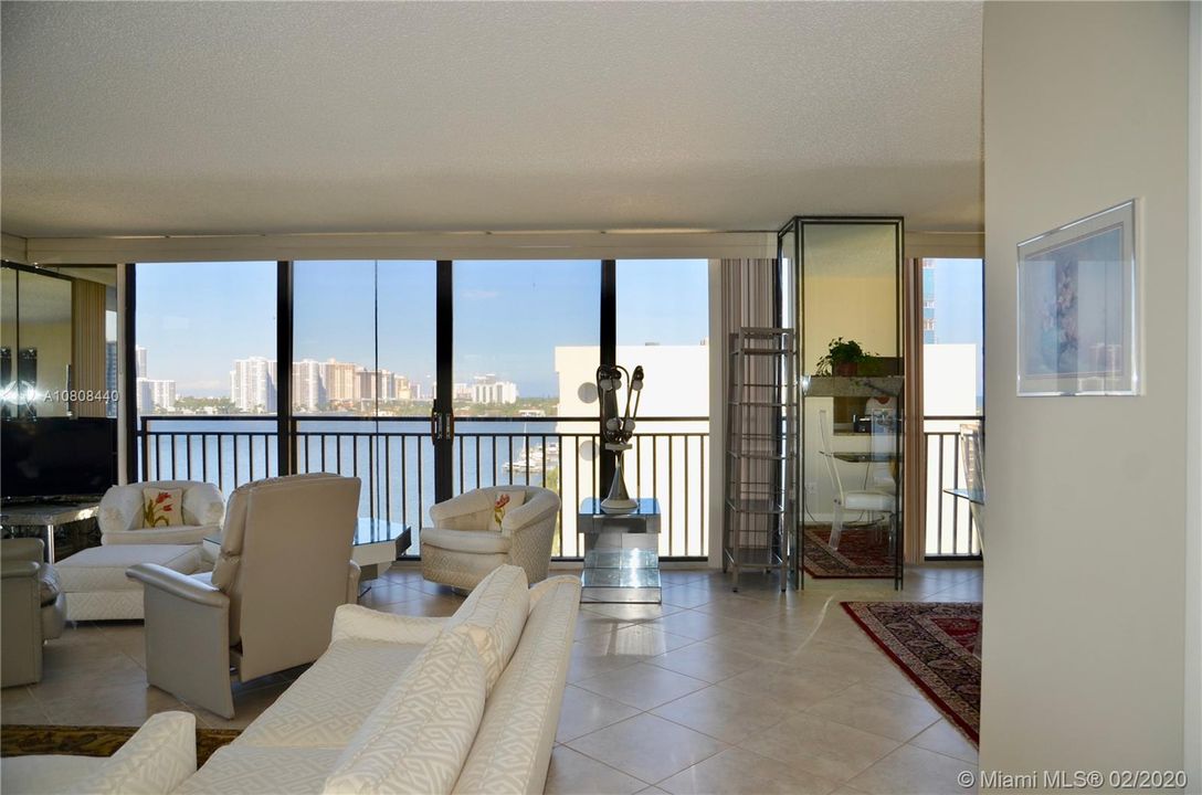 Recently Sold: $425,000 (2 beds, 2 baths, 1738 Square Feet)