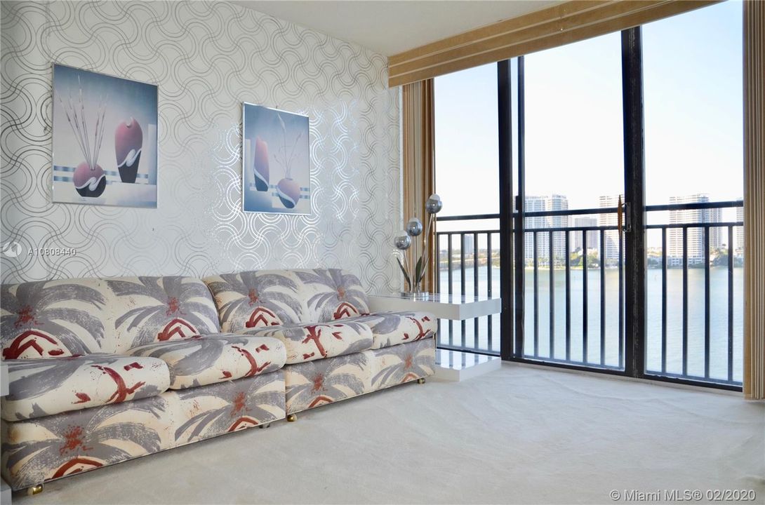 Recently Sold: $425,000 (2 beds, 2 baths, 1738 Square Feet)
