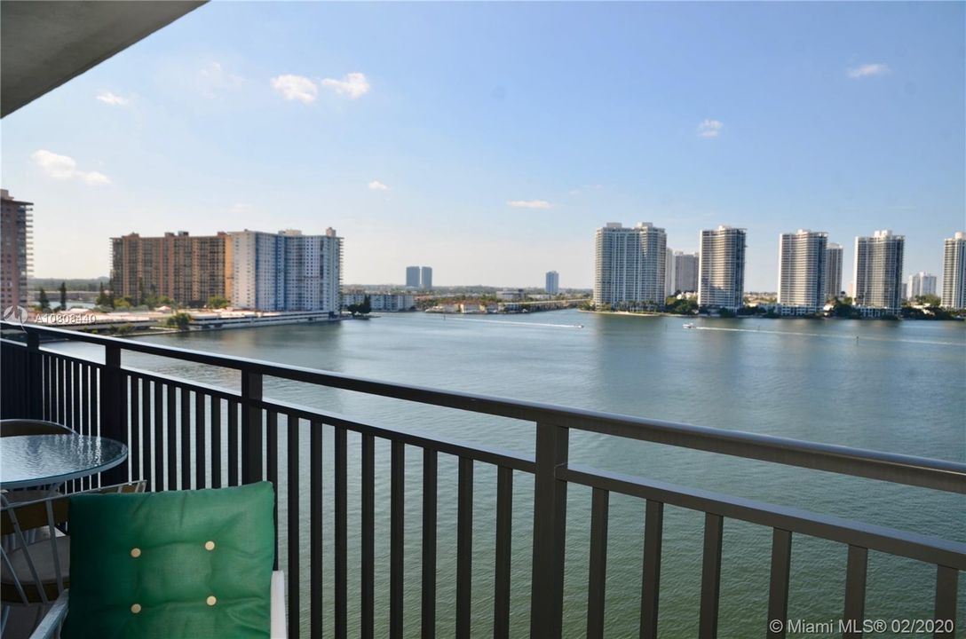 Recently Sold: $425,000 (2 beds, 2 baths, 1738 Square Feet)