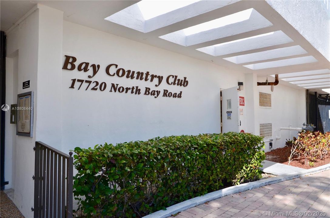 Recently Sold: $425,000 (2 beds, 2 baths, 1738 Square Feet)