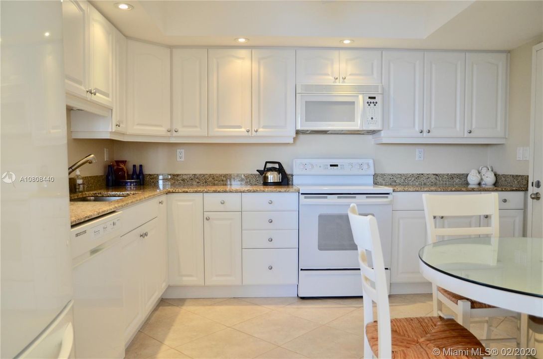 Recently Sold: $425,000 (2 beds, 2 baths, 1738 Square Feet)