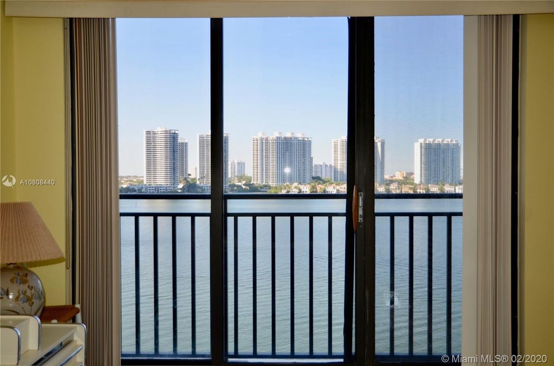 Recently Sold: $425,000 (2 beds, 2 baths, 1738 Square Feet)
