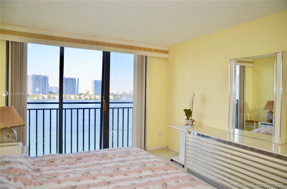 Recently Sold: $425,000 (2 beds, 2 baths, 1738 Square Feet)