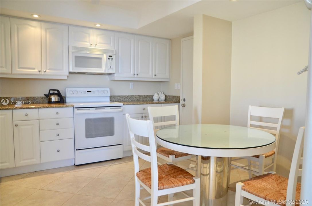 Recently Sold: $425,000 (2 beds, 2 baths, 1738 Square Feet)