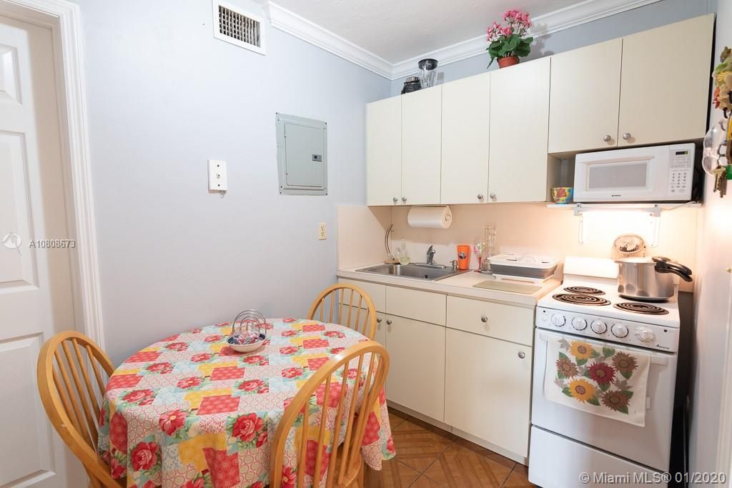Vendido Recientemente: $110,000 (0 camas, 1 baños, 273 Pies cuadrados)