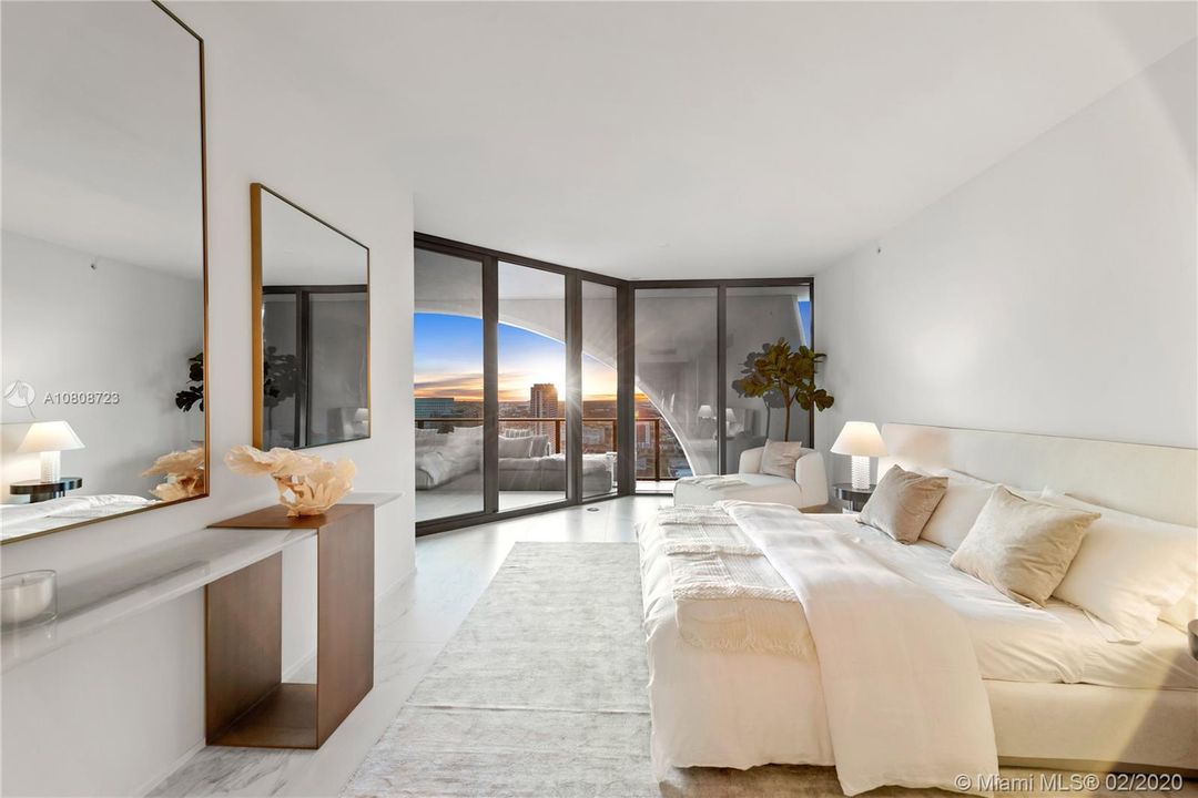 Недавно арендовано: $29,900 (4 спален, 5 ванн, 4600 Квадратных фут)