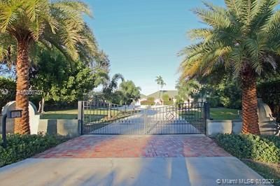 Recently Sold: $3,300,000 (4 beds, 4 baths, 4486 Square Feet)