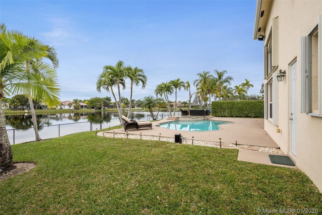 Vendido Recientemente: $675,000 (5 camas, 4 baños, 3119 Pies cuadrados)