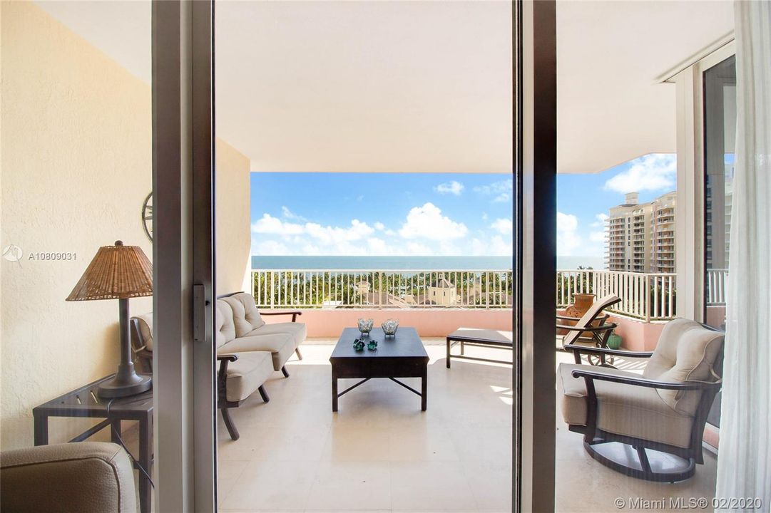 Recently Sold: $1,720,000 (2 beds, 2 baths, 2100 Square Feet)