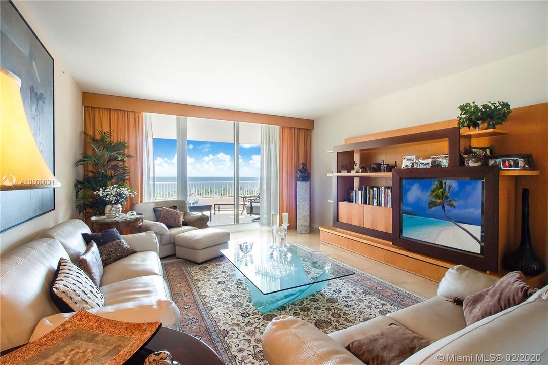 Recently Sold: $1,720,000 (2 beds, 2 baths, 2100 Square Feet)