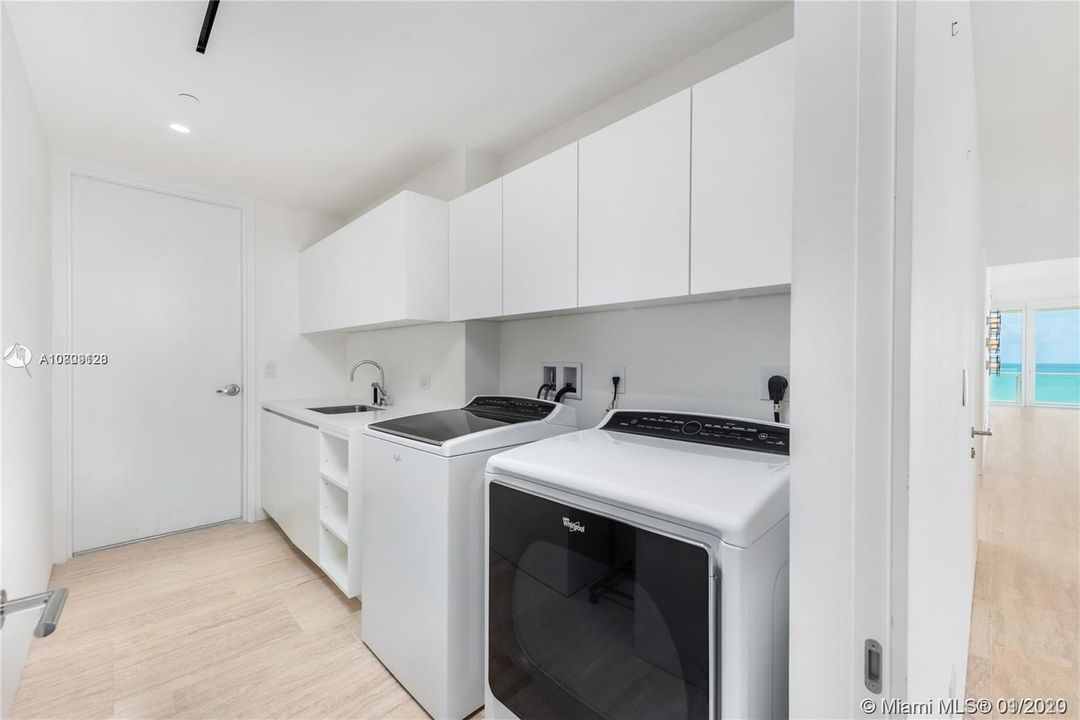 Recientemente alquilado: $25,000 (3 camas, 4 baños, 3025 Pies cuadrados)