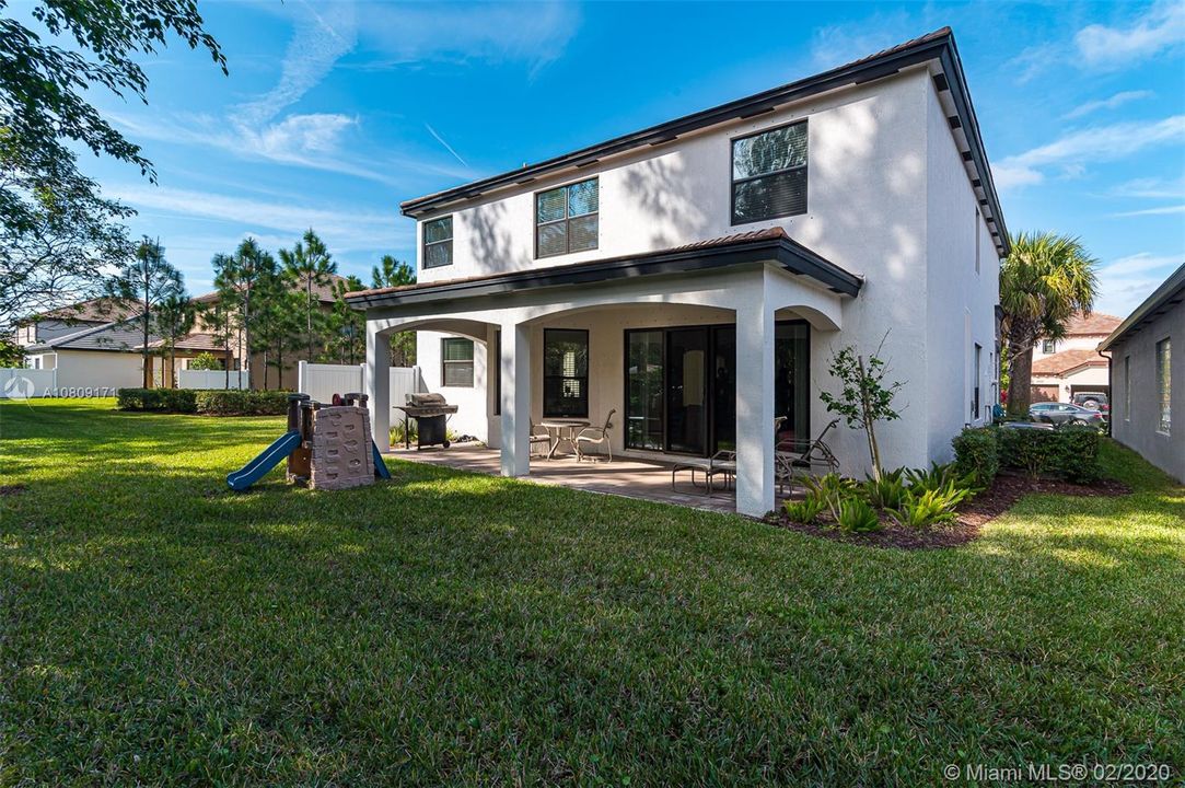 Vendido Recientemente: $484,990 (4 camas, 4 baños, 3584 Pies cuadrados)