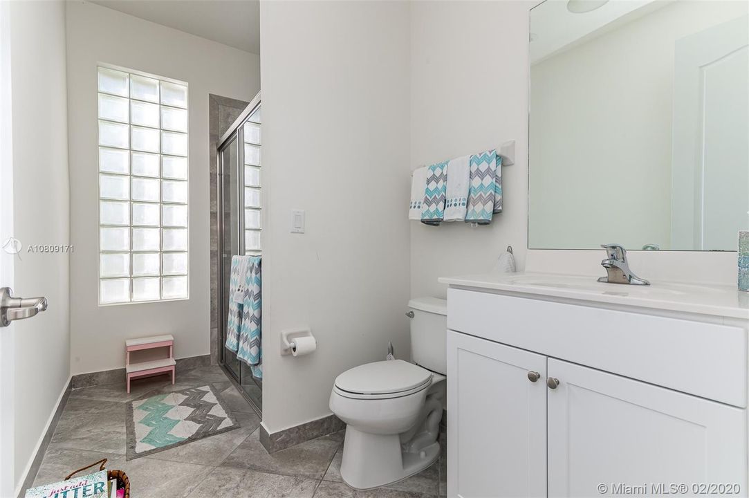 Vendido Recientemente: $484,990 (4 camas, 4 baños, 3584 Pies cuadrados)