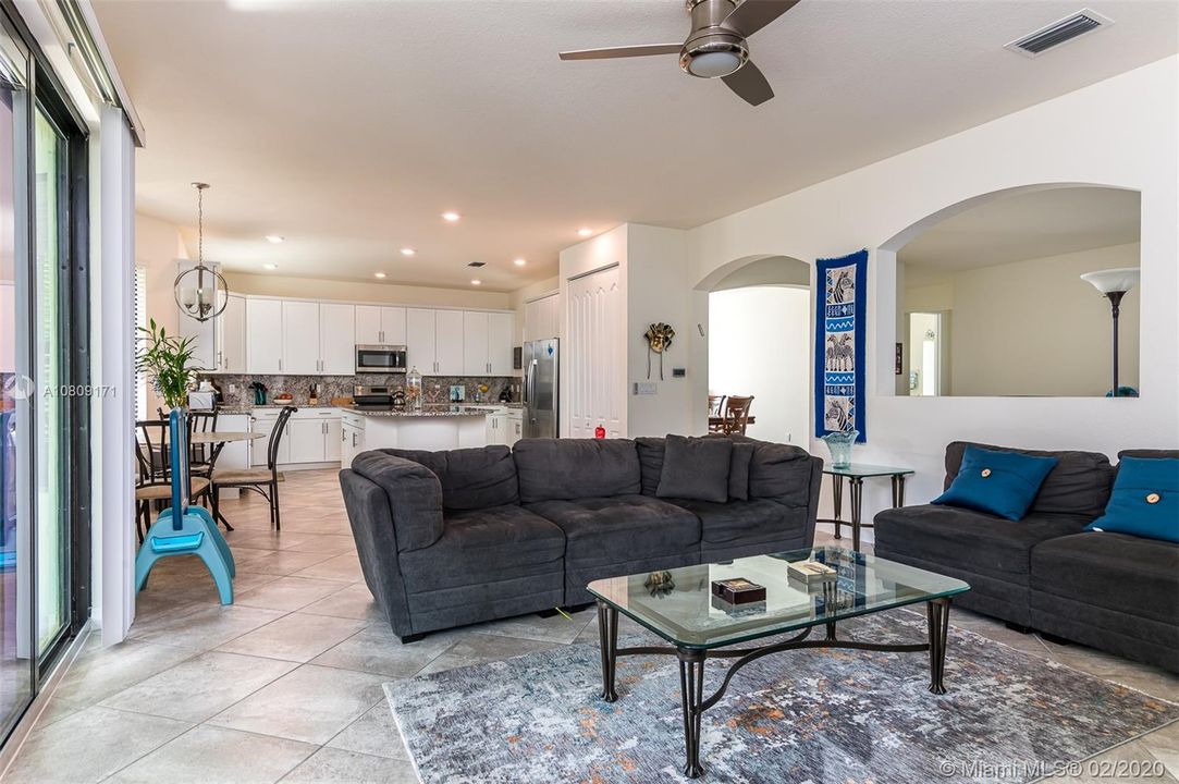 Vendido Recientemente: $484,990 (4 camas, 4 baños, 3584 Pies cuadrados)