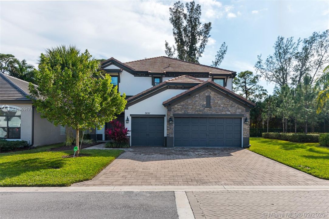 Vendido Recientemente: $484,990 (4 camas, 4 baños, 3584 Pies cuadrados)