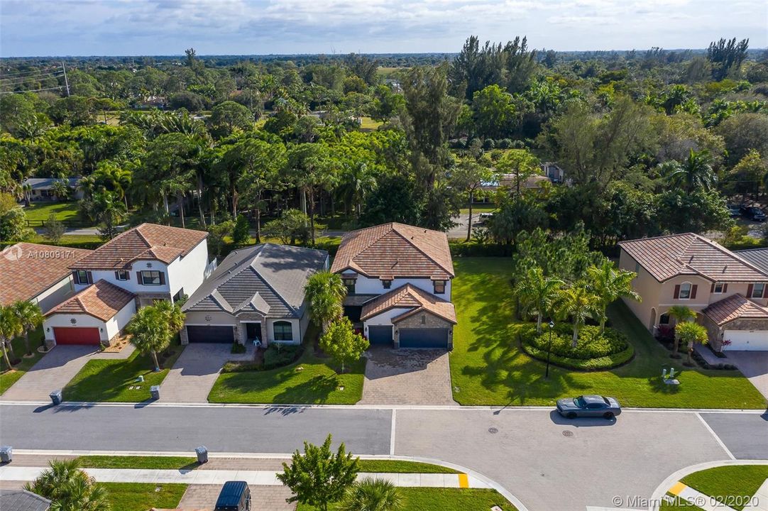 Vendido Recientemente: $484,990 (4 camas, 4 baños, 3584 Pies cuadrados)