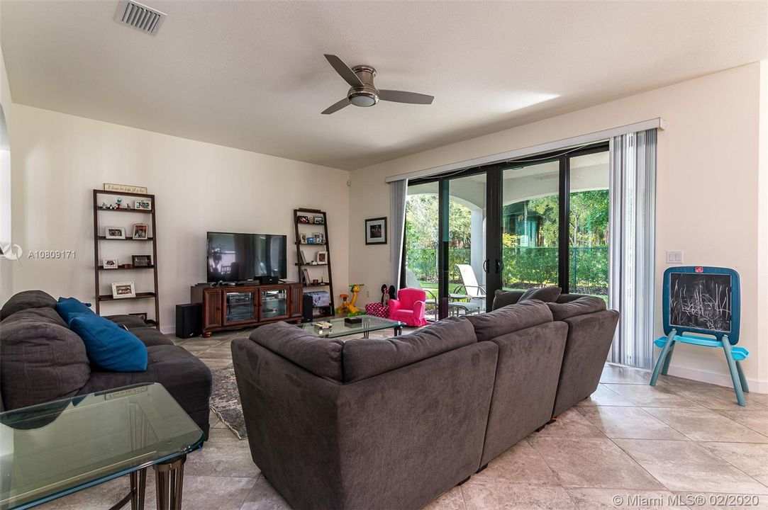 Vendido Recientemente: $484,990 (4 camas, 4 baños, 3584 Pies cuadrados)