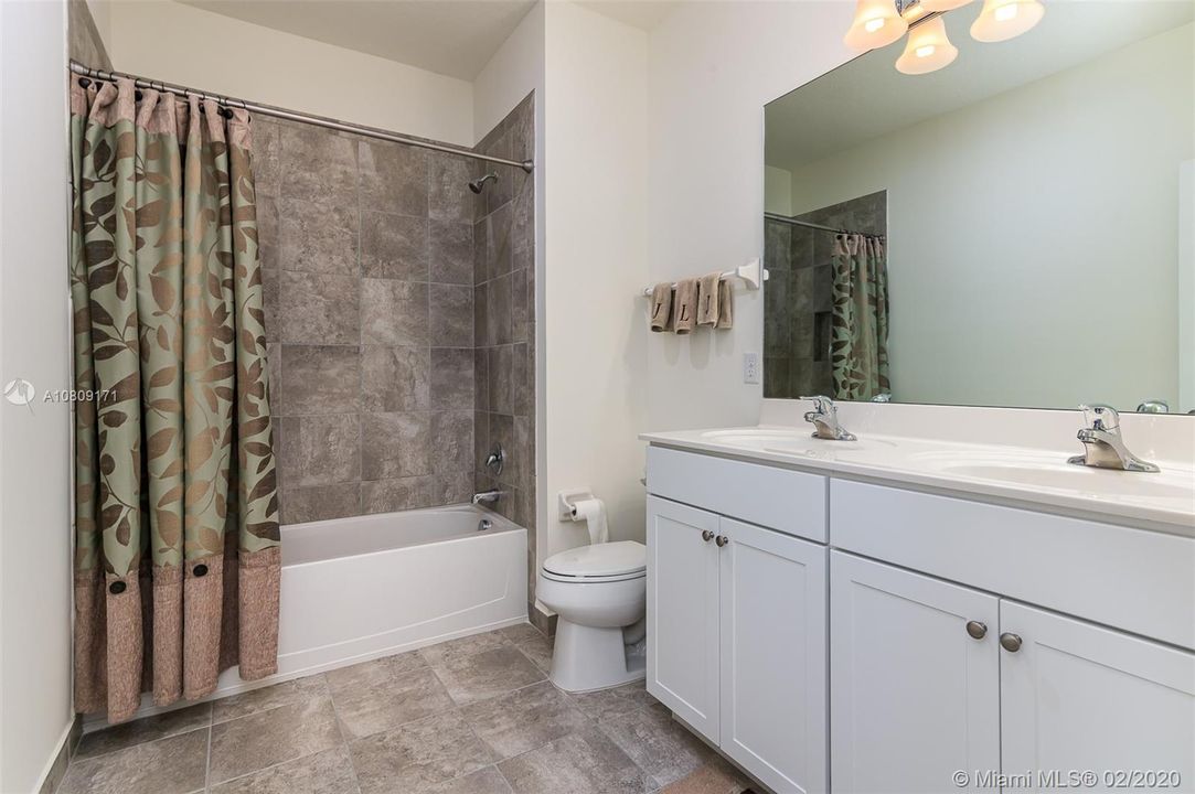 Vendido Recientemente: $484,990 (4 camas, 4 baños, 3584 Pies cuadrados)