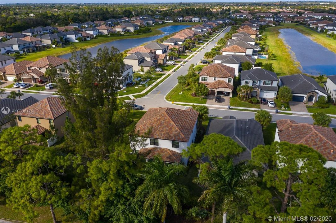 Vendido Recientemente: $484,990 (4 camas, 4 baños, 3584 Pies cuadrados)