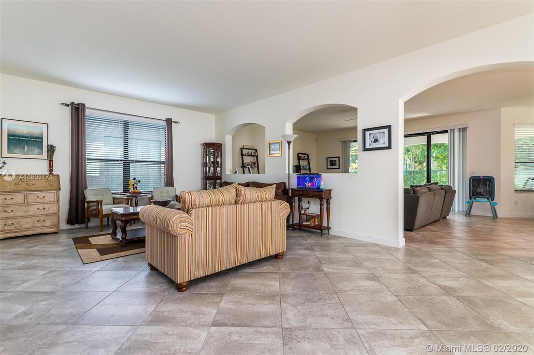 Vendido Recientemente: $484,990 (4 camas, 4 baños, 3584 Pies cuadrados)