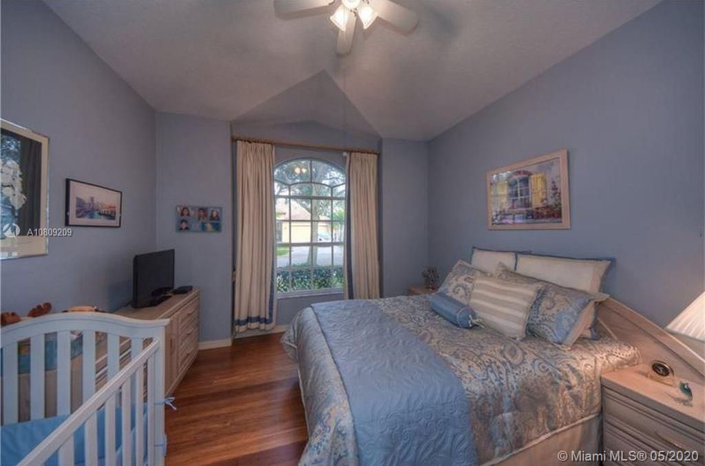 Recently Sold: $285,000 (3 beds, 2 baths, 2303 Square Feet)