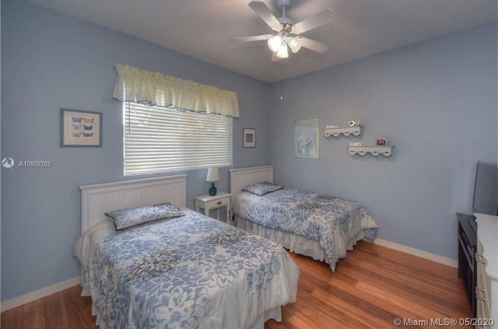 Recently Sold: $285,000 (3 beds, 2 baths, 2303 Square Feet)