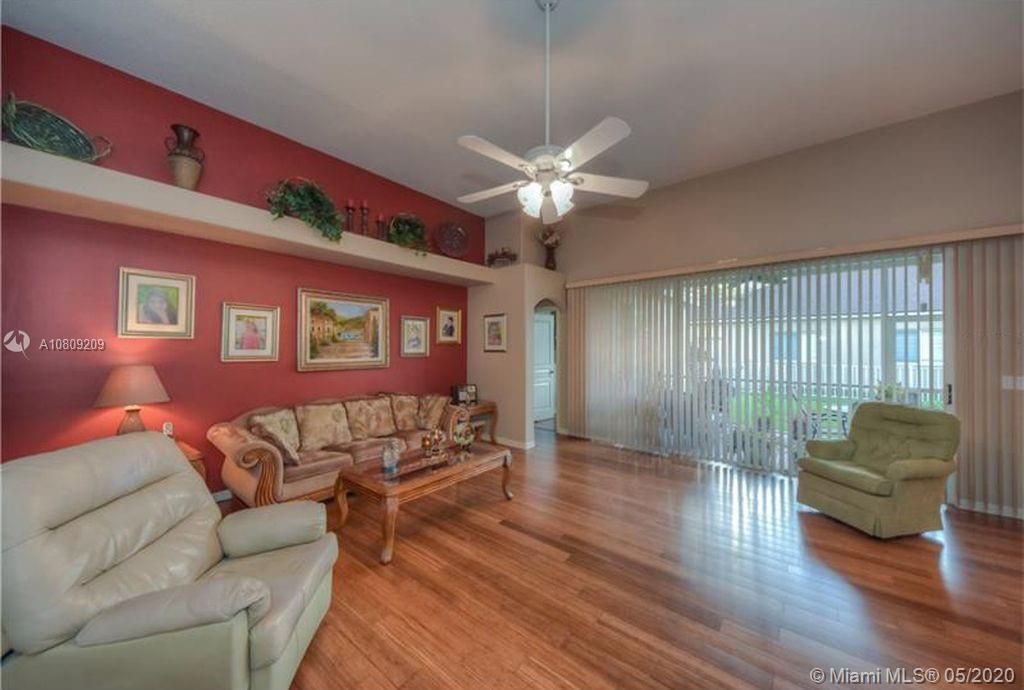 Recently Sold: $285,000 (3 beds, 2 baths, 2303 Square Feet)