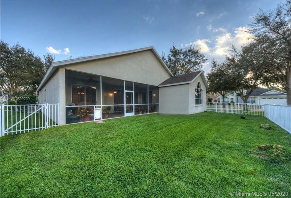 Recently Sold: $285,000 (3 beds, 2 baths, 2303 Square Feet)