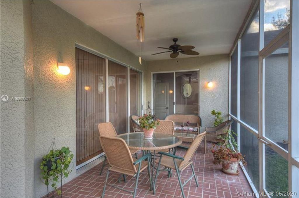 Recently Sold: $285,000 (3 beds, 2 baths, 2303 Square Feet)
