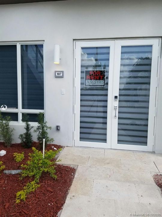 Recientemente alquilado: $2,400 (3 camas, 2 baños, 1360 Pies cuadrados)