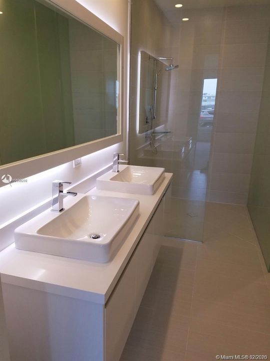 Recientemente alquilado: $2,400 (3 camas, 2 baños, 1360 Pies cuadrados)