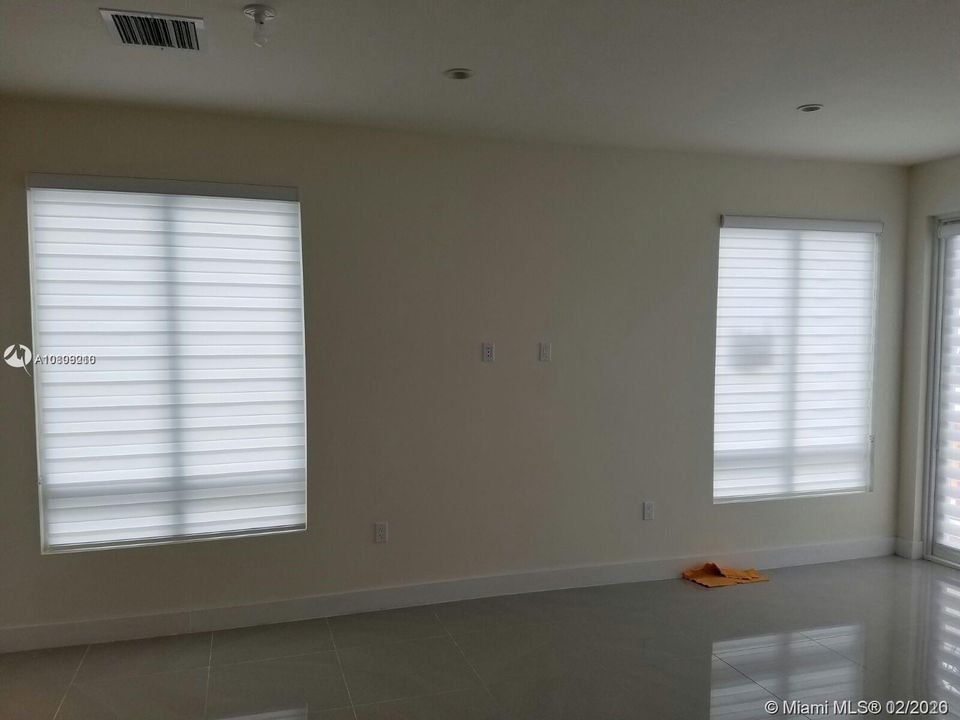 Recientemente alquilado: $2,400 (3 camas, 2 baños, 1360 Pies cuadrados)