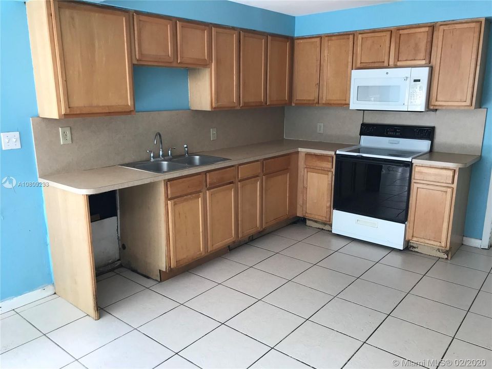 Недавно продано: $299,500 (5 спален, 2 ванн, 3211 Квадратных фут)
