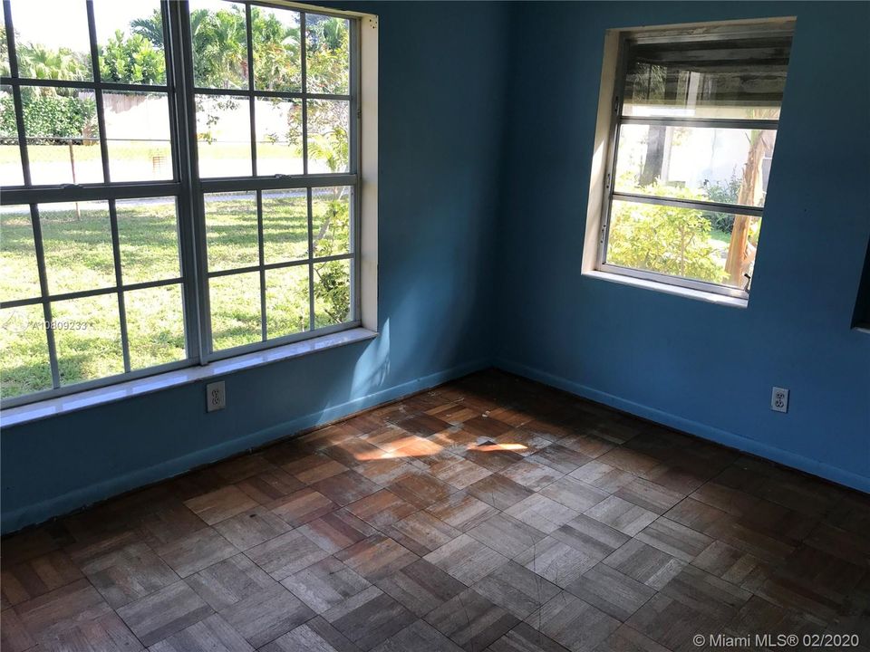 Недавно продано: $299,500 (5 спален, 2 ванн, 3211 Квадратных фут)