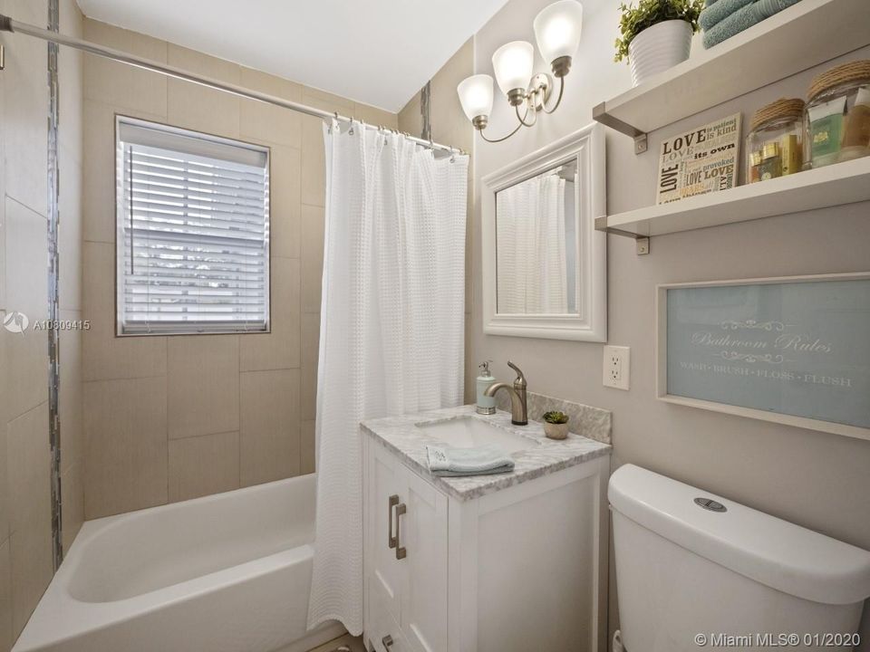 Vendido Recientemente: $474,900 (3 camas, 2 baños, 1215 Pies cuadrados)