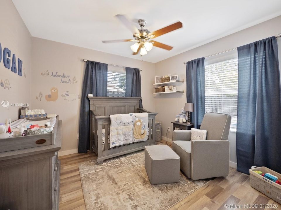 Vendido Recientemente: $474,900 (3 camas, 2 baños, 1215 Pies cuadrados)