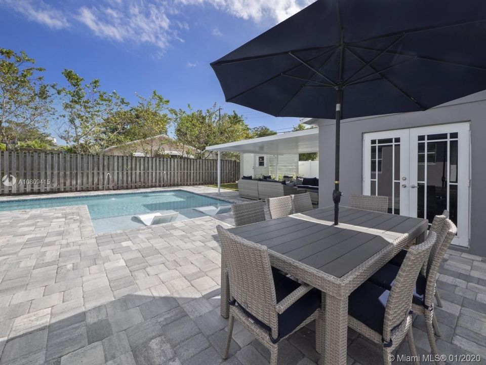 Vendido Recientemente: $474,900 (3 camas, 2 baños, 1215 Pies cuadrados)