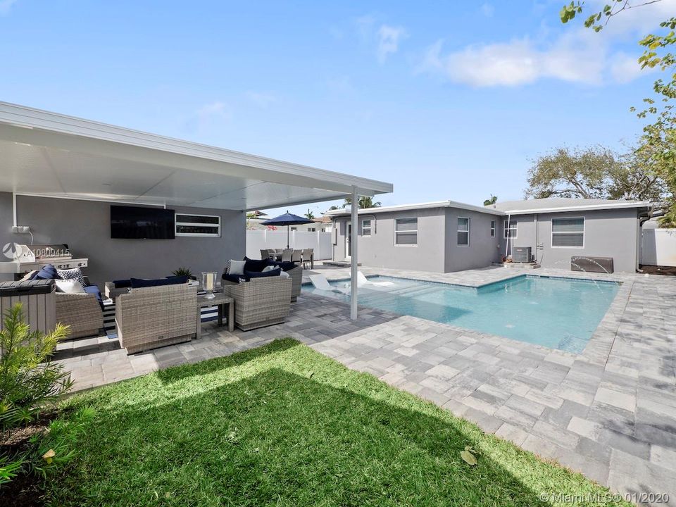 Vendido Recientemente: $474,900 (3 camas, 2 baños, 1215 Pies cuadrados)
