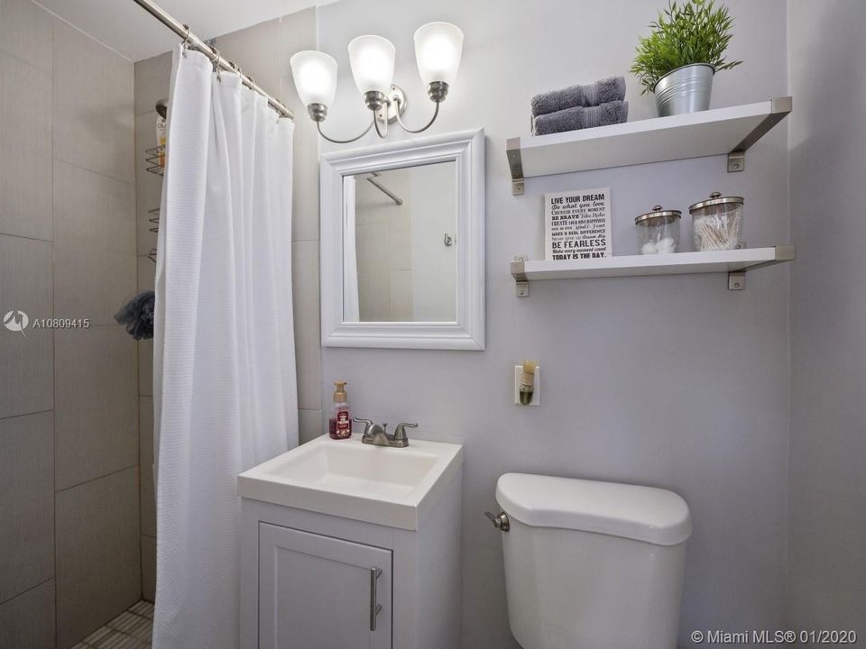Vendido Recientemente: $474,900 (3 camas, 2 baños, 1215 Pies cuadrados)