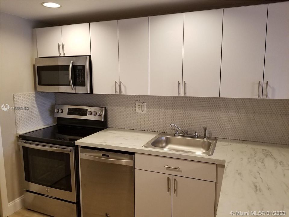 Recently Rented: $1,350 (2 beds, 2 baths, 949 Square Feet)