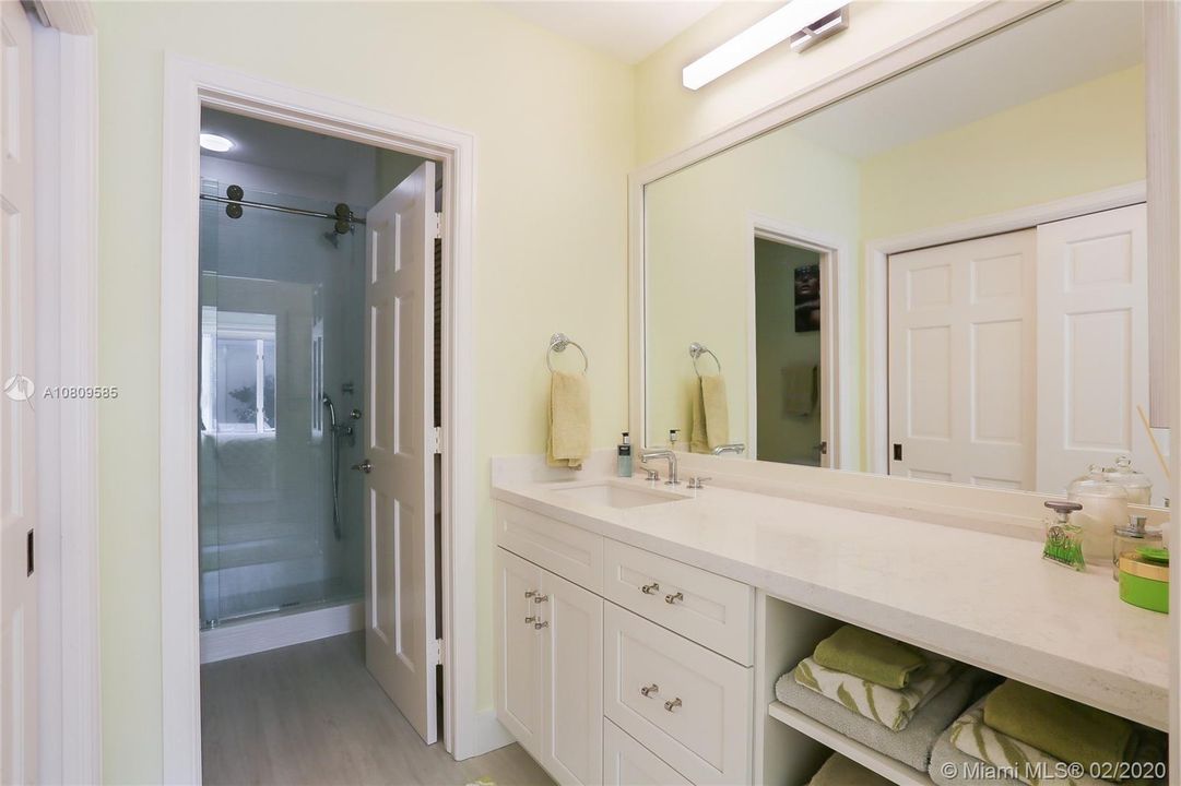 Guest Suite Bath