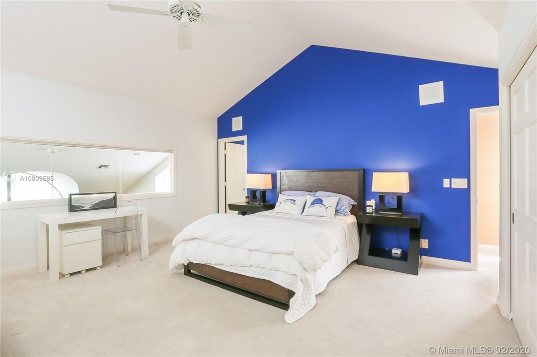 Upstairs 3rd Guest Suite  light and bright