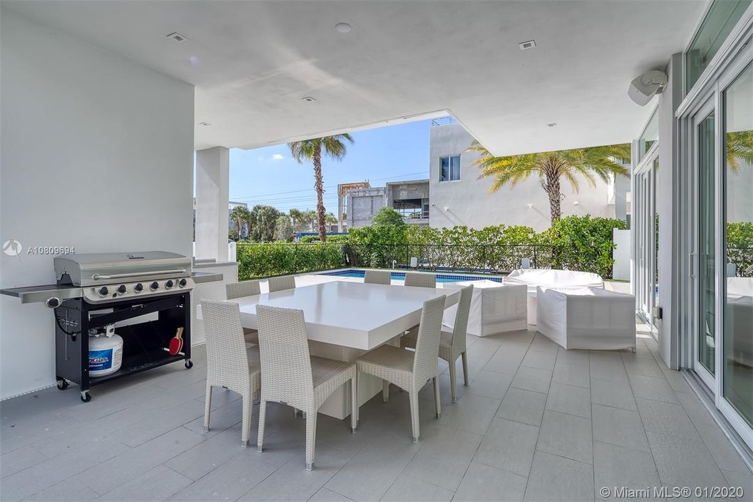 Recently Sold: $1,650,000 (4 beds, 5 baths, 3660 Square Feet)