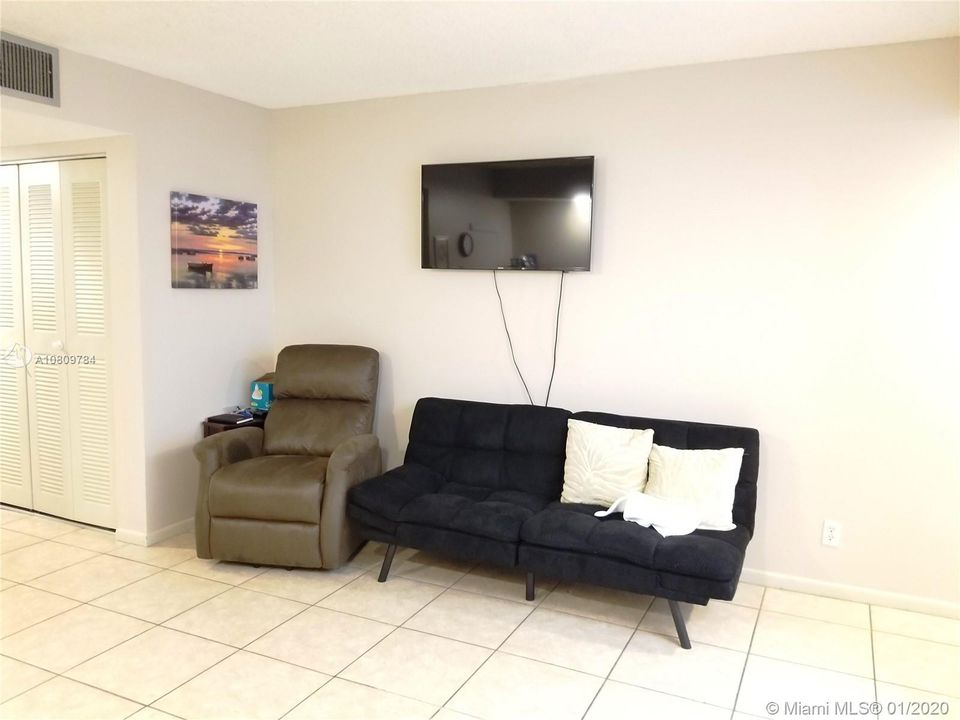 Recently Sold: $90,000 (1 beds, 1 baths, 575 Square Feet)