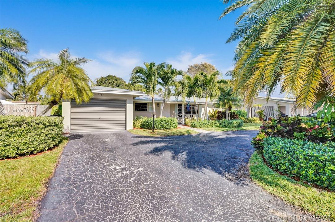最近售出: $450,000 (2 贝兹, 2 浴室, 1484 平方英尺)