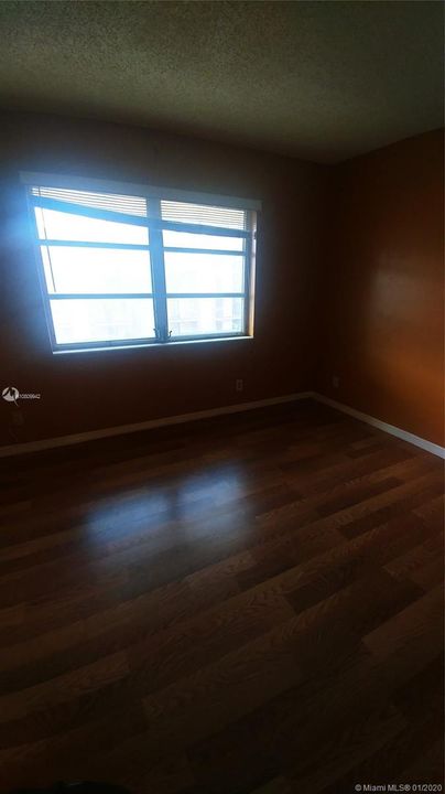 Recently Rented: $700 (1 beds, 1 baths, 922 Square Feet)