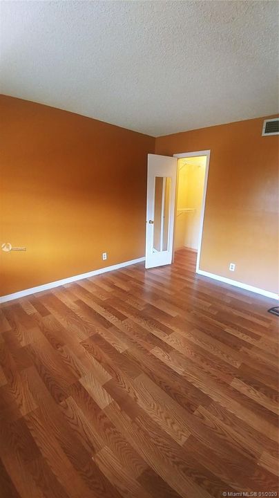 Recently Rented: $700 (1 beds, 1 baths, 922 Square Feet)