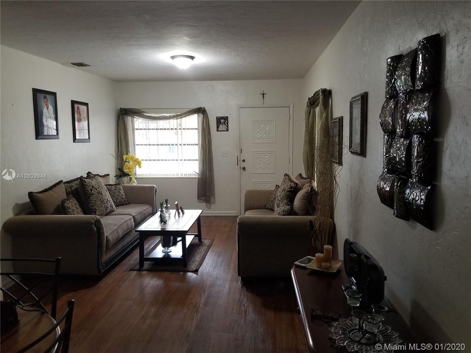 Vendido Recientemente: $290,000 (2 camas, 1 baños, 772 Pies cuadrados)