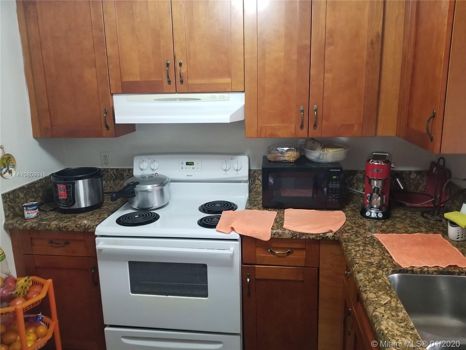 Vendido Recientemente: $290,000 (2 camas, 1 baños, 772 Pies cuadrados)