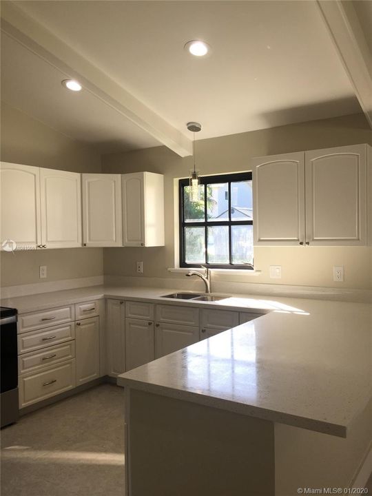 Vendido Recientemente: $299,900 (3 camas, 2 baños, 1334 Pies cuadrados)